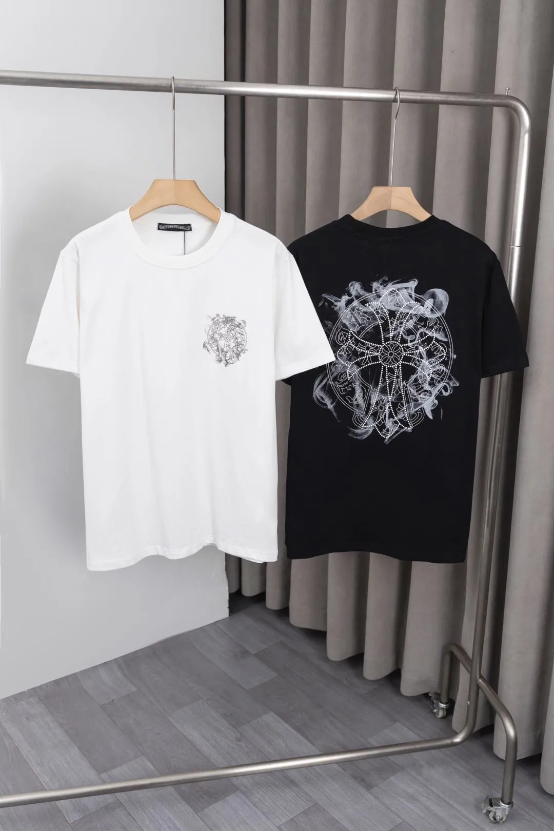 P134 S005 Chrome Hearts 25ss new T-sleeve! Made of 260g double yarn pure cotton fabric, front and back pattern + letter logo printing process, fashionable and versatile, same style for men and women. Color: black, white, size: M～3XL